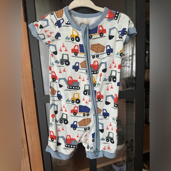 Little Sleepies shorty zippy construction vehicles romper bamboo baby boy trucks - Picture 2 of 6
